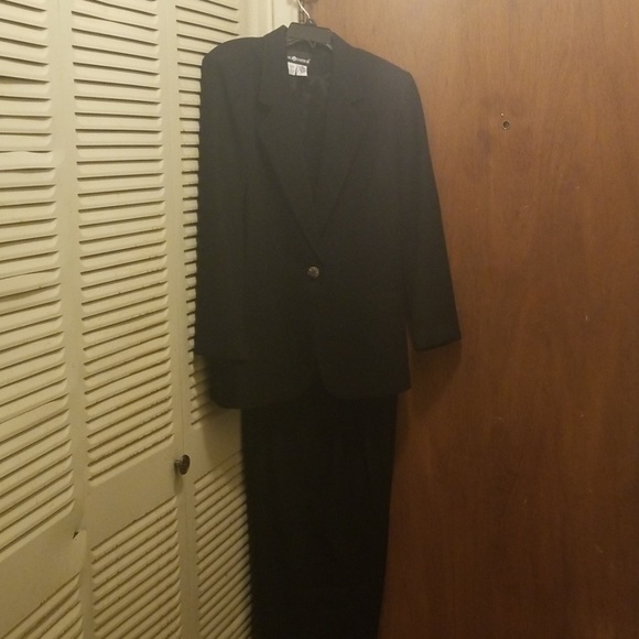 2pc suite - Picture 2 of 3